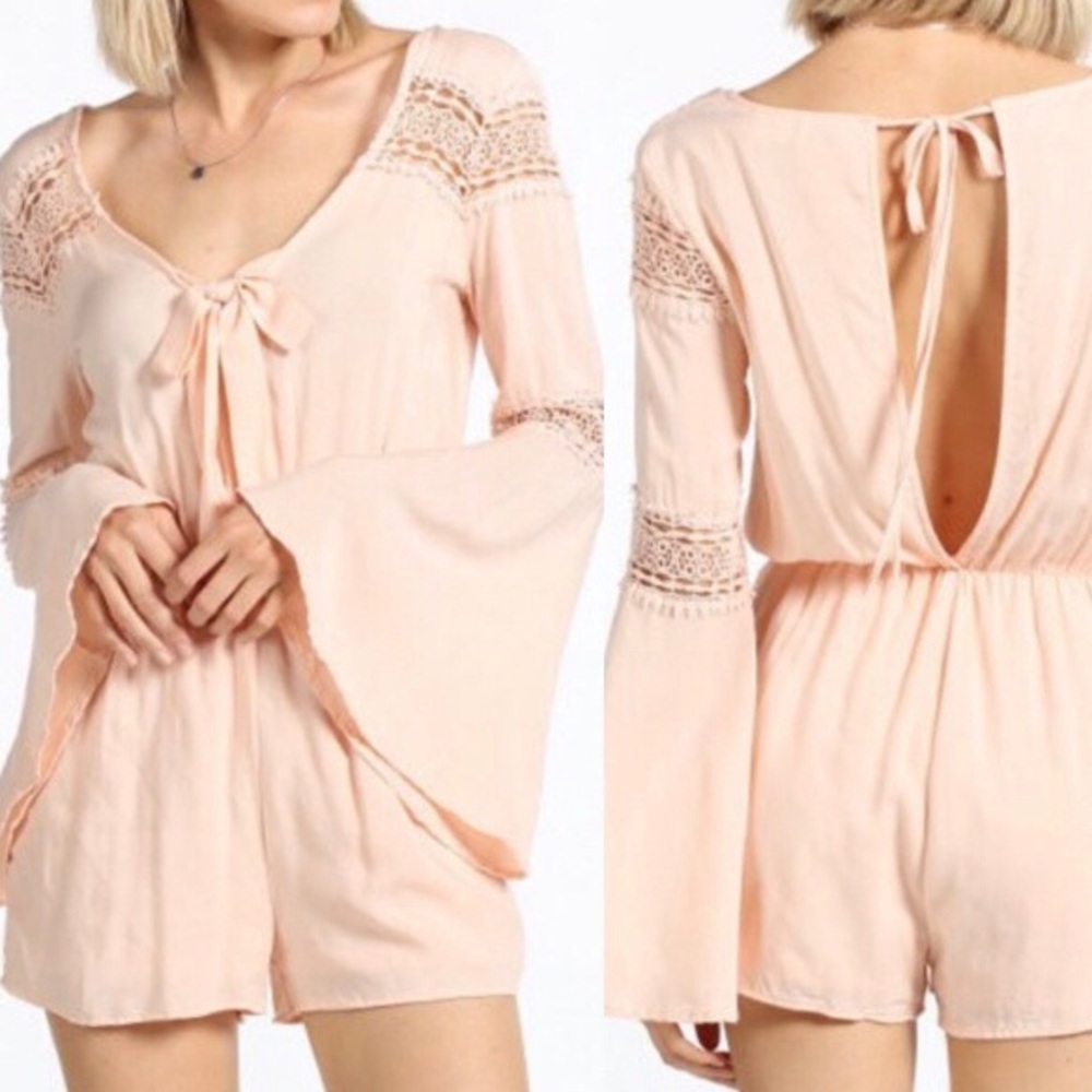 🆕🇺🇸 Peach Long Bell Sleeve Crochet Romper